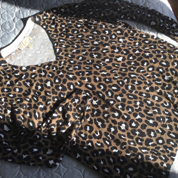 Michael Kors Brown Leopard V-Neck Sweater - Picture 1 of 7